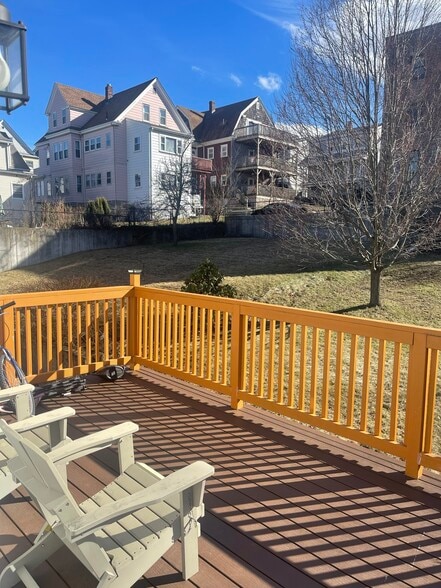outside deck - 81 Bow St