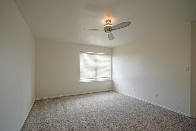 Building Photo - 10427 Crosscut Dr NW