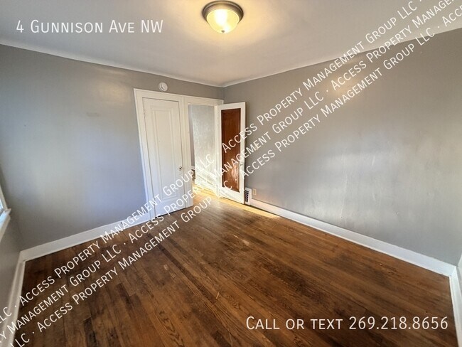 Building Photo - 4 Gunnison Ave NW