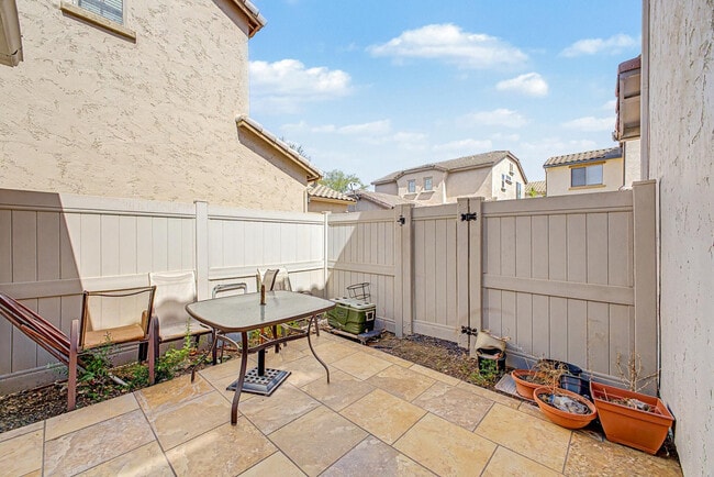 Building Photo - 26616 N Babbling Brook Dr