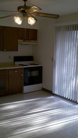 Building Photo - 3321 Miller St