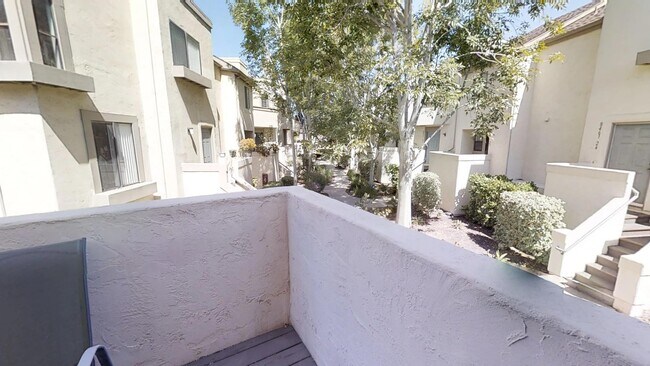 Building Photo - Updated La Jolla Townhome