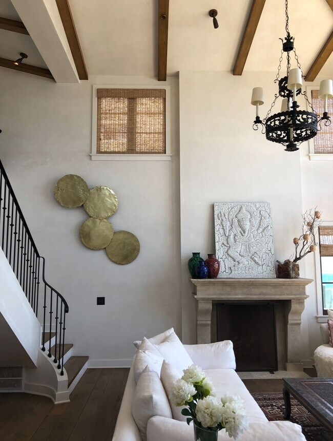 Building Photo - Architectural Beachfront Retreat on Las Flores Sands