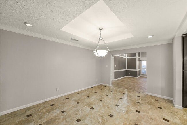 Building Photo - 5147 Beechnut St