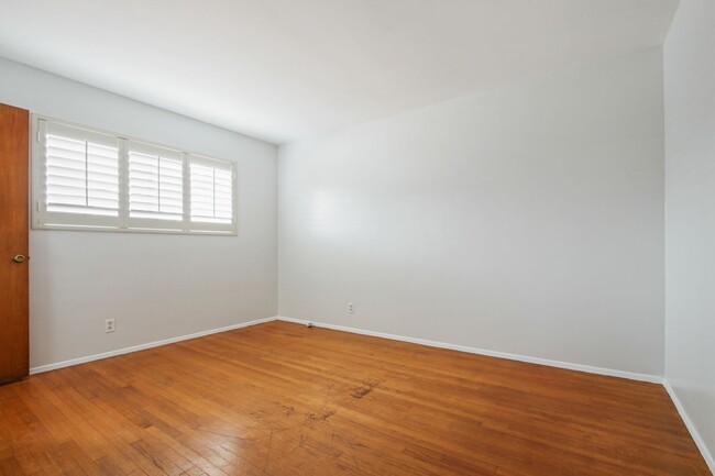 Building Photo - 122-64TH