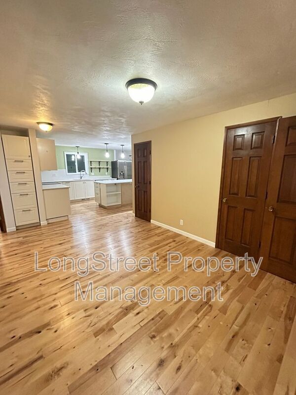 Building Photo - 3325 NW Circle Blvd