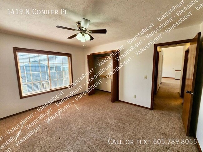 Building Photo - 1419 N Conifer Pl