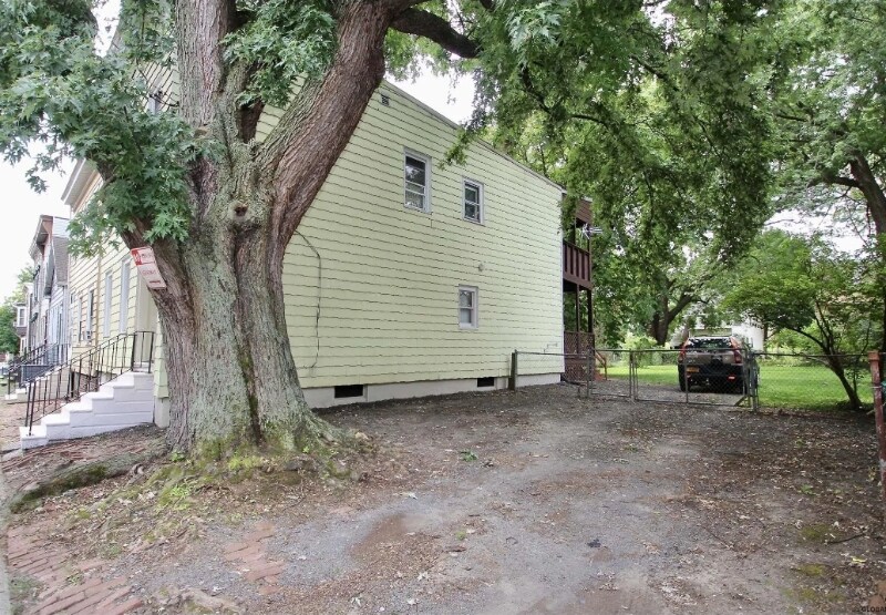 Building Photo - 530 3rd St