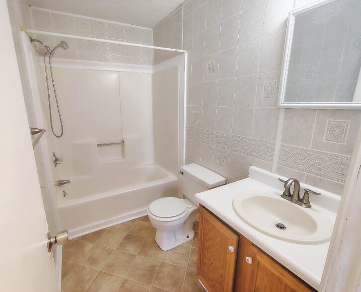 Building Photo - 27 Duiguid Dr