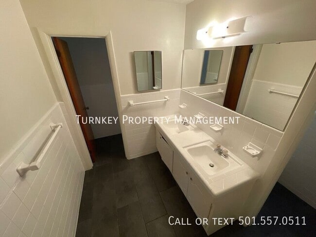 Building Photo - 1413 S Pulaski St