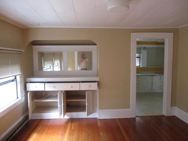 Building Photo - 1392 Willamette St