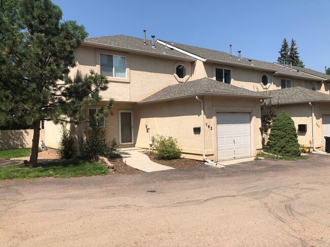 Building Photo - 2 Bed, 3 Bath 1 Car Garage, Southwest Town...