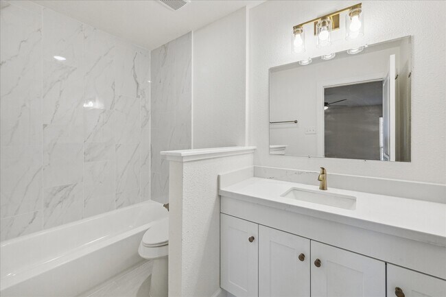 Building Photo - 1525 Bonanza Rd