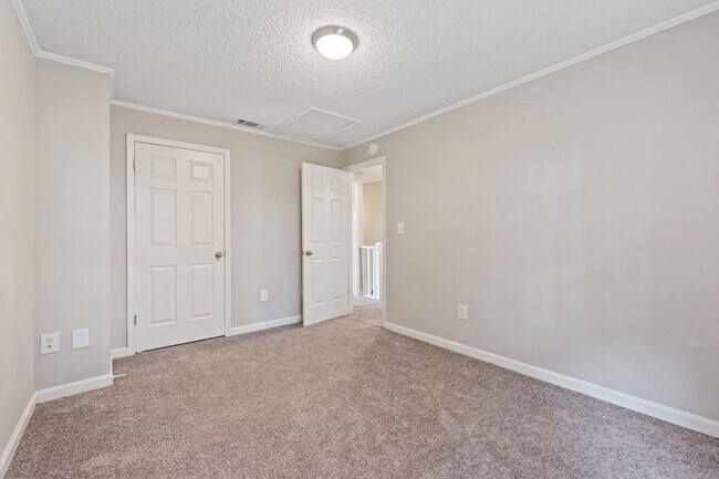 Building Photo - 9 Hayti Ln