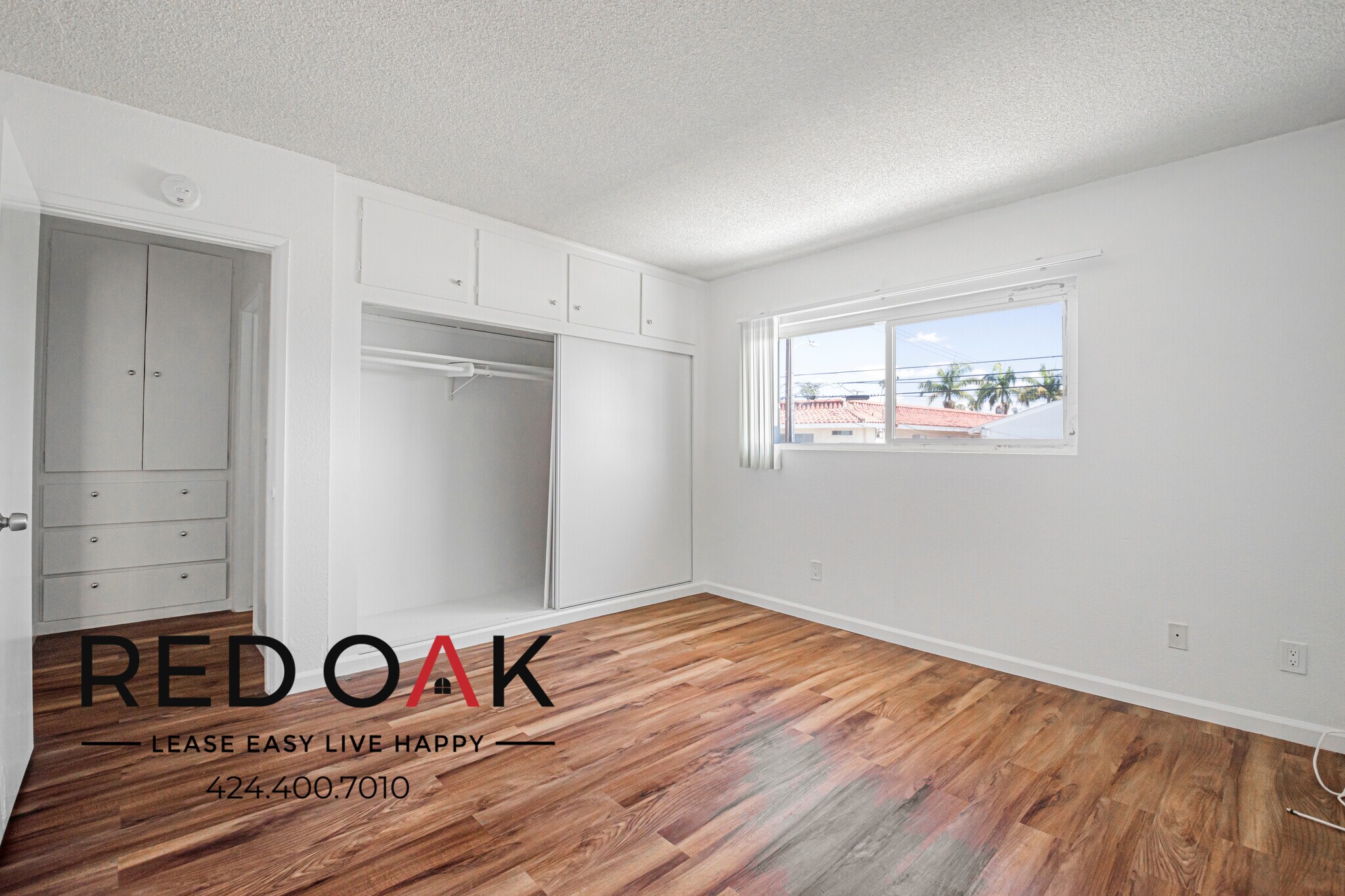 Building Photo - 10714 Western Ave