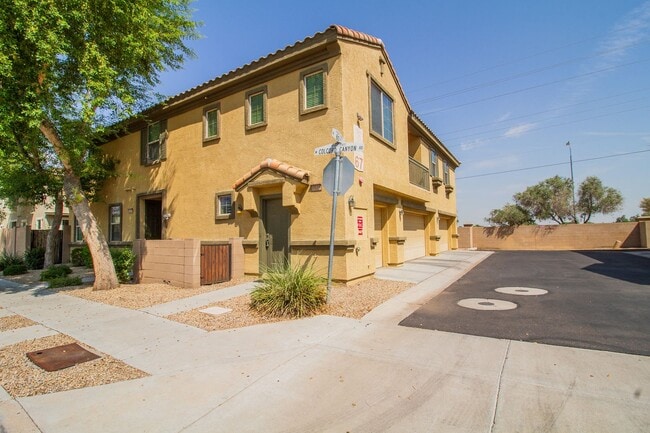 Building Photo - Welcome to Daravante, where this 2-bedroom...