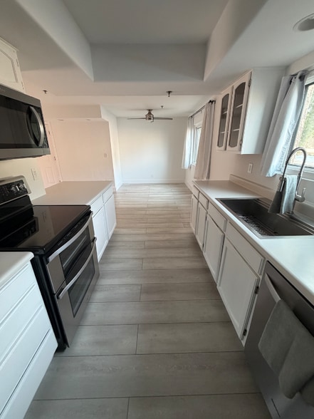 Building Photo - 3031 N Civic Center Plaza