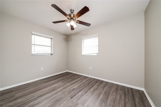 Building Photo - 744 Pineland Ave