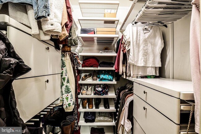 Building Photo - 7966 Hidden Bridge Dr