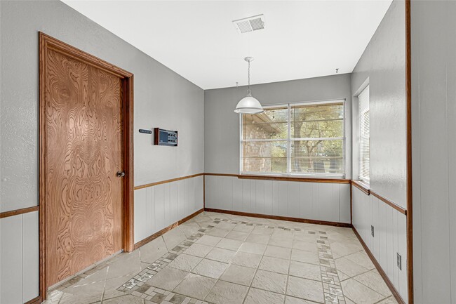 Building Photo - 225 St Cloud Dr