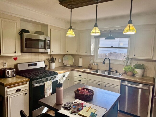 Building Photo - Home Sweet Home Loveland