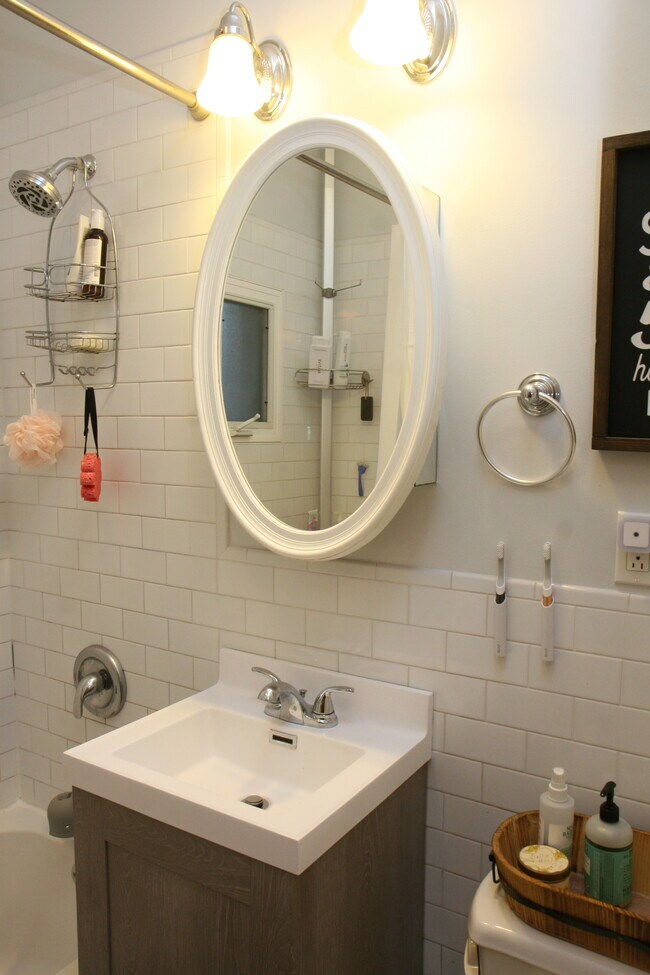 Building Photo - 2706 N Richmond St