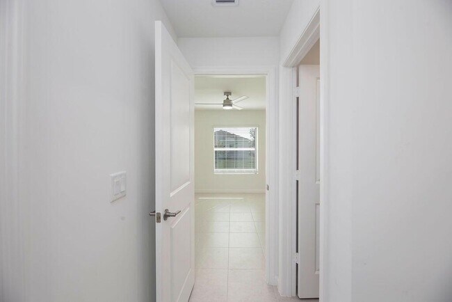 Building Photo - 11146 NW Fernbrook Dr