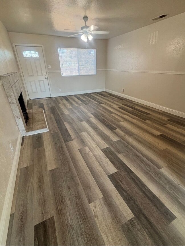 Building Photo - APPLY NOW FOR THIS 3 BEDROOM HOME!!