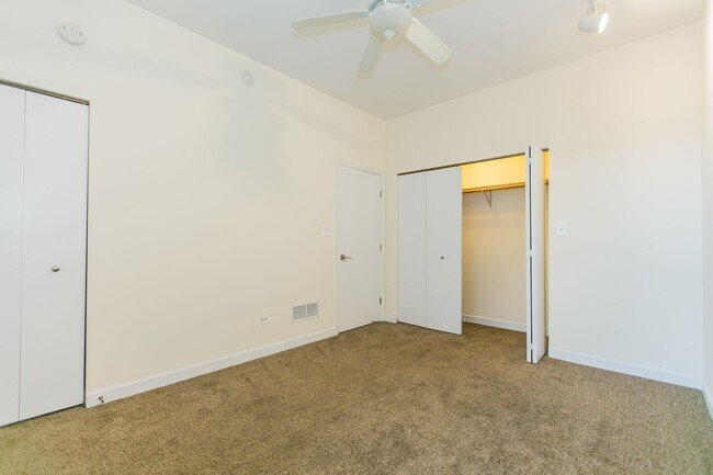 Building Photo - 2342 N Clark St