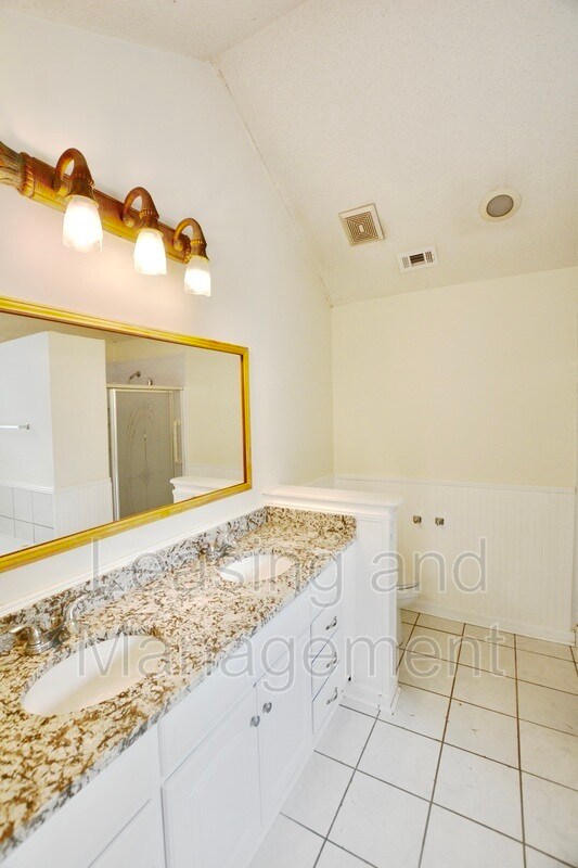 Building Photo - 1522 Theresa Dr