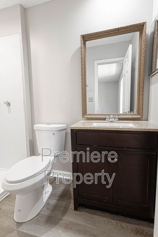 Building Photo - 6202 E 129 St