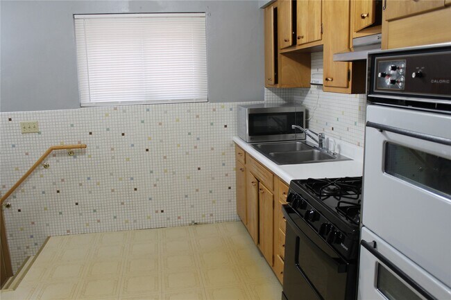 Building Photo - 7428 Morgan Ford Rd