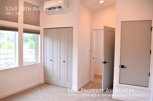 Building Photo - 5248 39th Ave NE