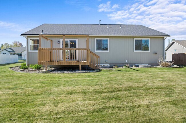 Building Photo - Colbert WA Rancher with Full basement for RENT!