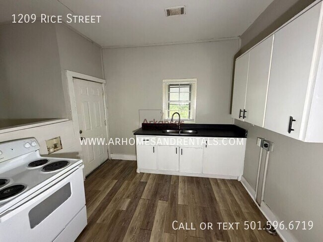 Building Photo - 1209 Rice St