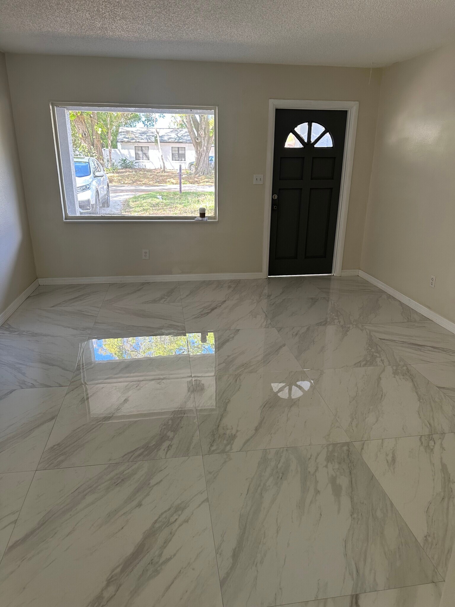 Building Photo - 4909 N Darby Ave