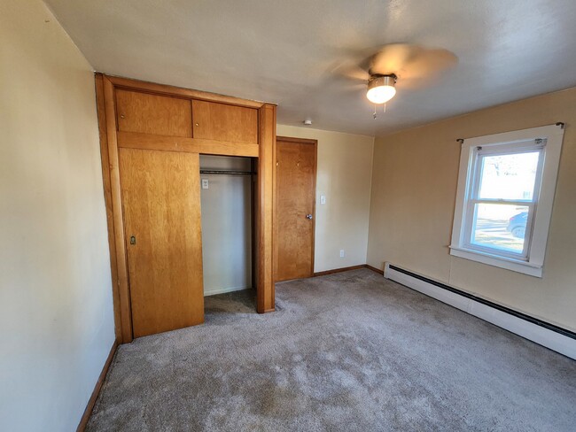 Building Photo - Spacious 2 Bedroom Home $1330/monthly