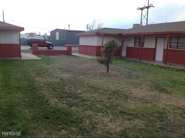 Primary Photo - 1301 S Maddox Ave