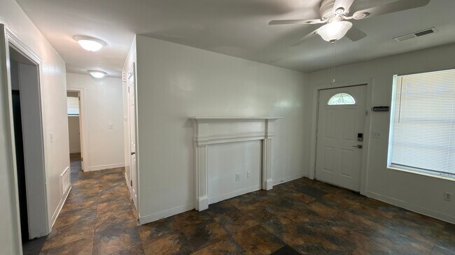Building Photo - 1635 Memminger Ave