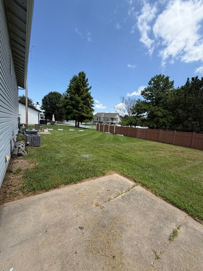 Building Photo - 1152 St Matthew Ave