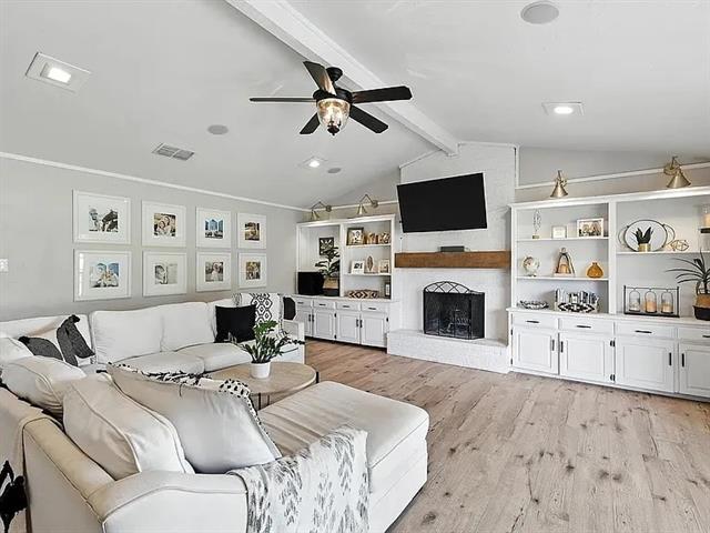 Building Photo - 16485 Red Wood Cir N