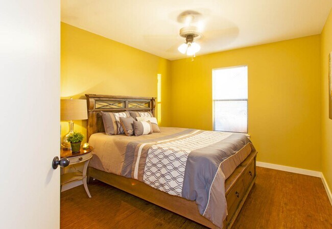 Building Photo - Stunning 3 Bedroom 2 Bath Duplex in West Tyler!