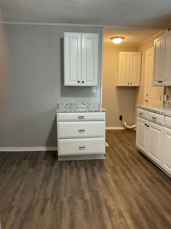 Building Photo - Available Now!! Updated 3 Bedroom 1 Bathroom Home in Gastonia