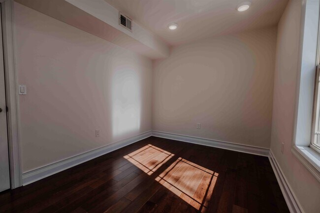 Building Photo - 74 Beacon Ave