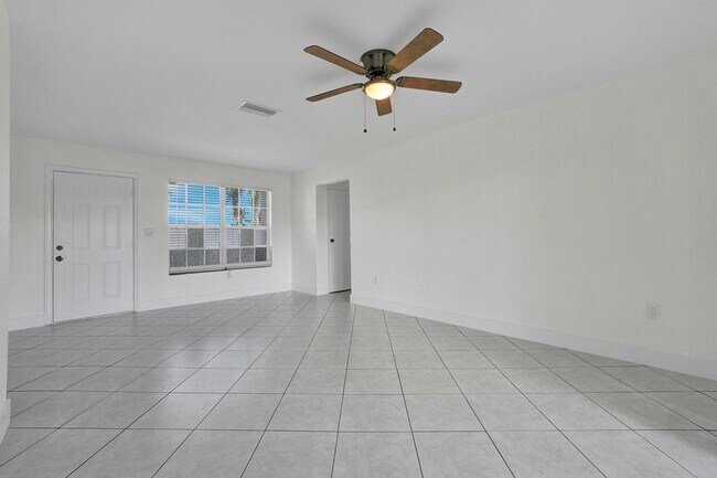 Building Photo - Sunrise Gem: Updated 2-Bed, 2-Bath with Garage Parking