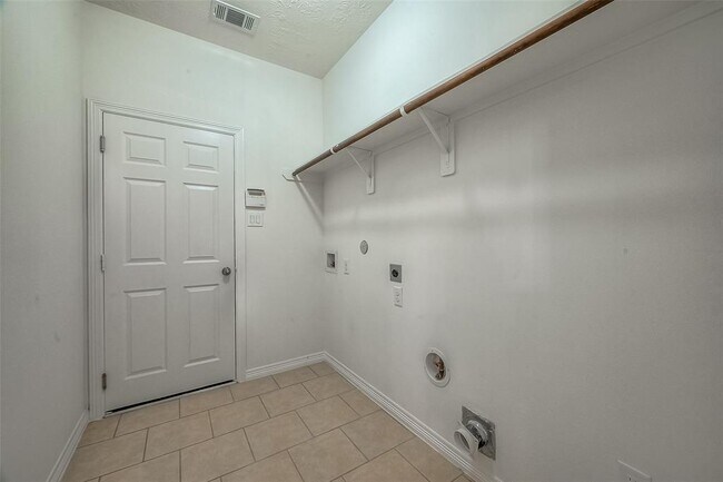 Building Photo - 520 West Fork