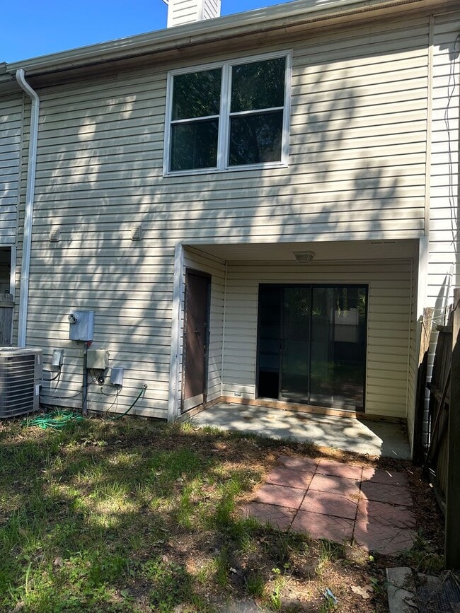 Building Photo - 2-bedroom, 2.5-bath Georgetown Colony Townhouse