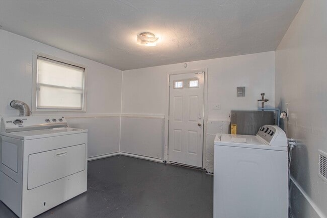 Building Photo - 16 Falconer Ave