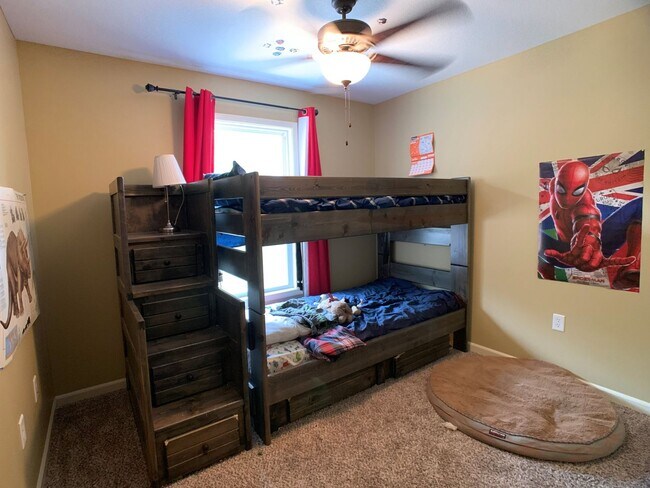 Building Photo - WOODED LOT! PRIVATE DRIVEWAY!