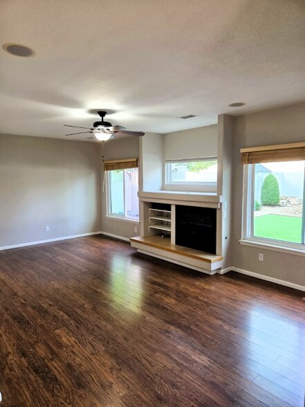 Building Photo - 5263 Bahama St